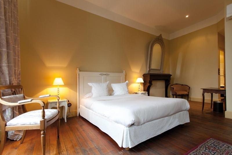 Hostellerie Du Coq D'Or Jonzac Exterior photo